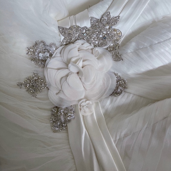 Oleg Cassini Wedding Dress Sz US4 - Picture 8 of 11